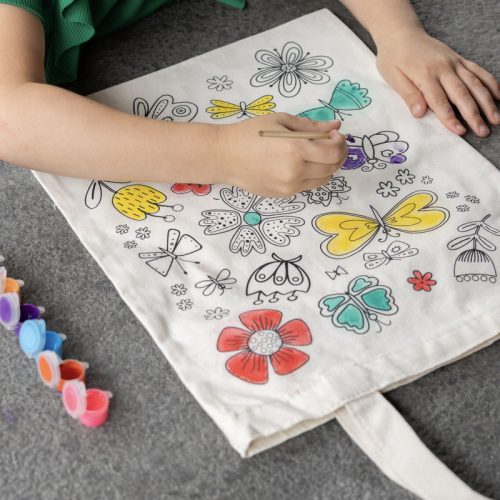 Kifesthető pillangós vászon gyerek táska, festékkel és ecsettel, 29 x 30 cm