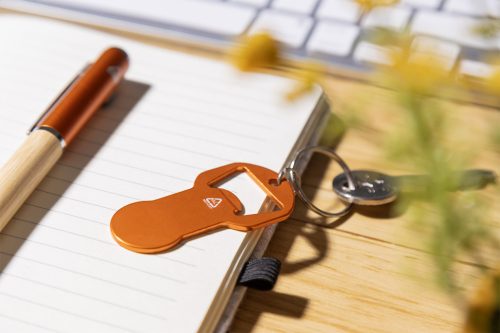 Biropi üvegnyitós kulcstartó