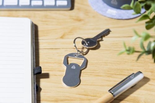 Biropi üvegnyitós kulcstartó