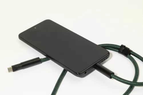 HolCharge 60 W-os RPET mobiltartós nyakpánt kábellel
