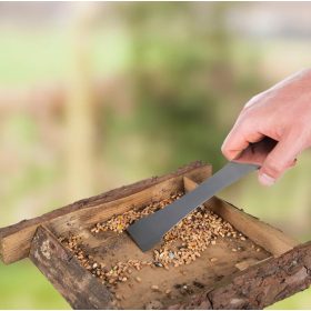 Kaparó eszköz madáretetők tisztításához