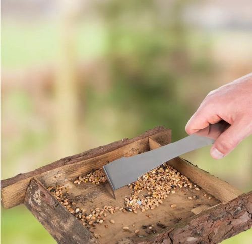 Kaparó eszköz madáretetők tisztításához
