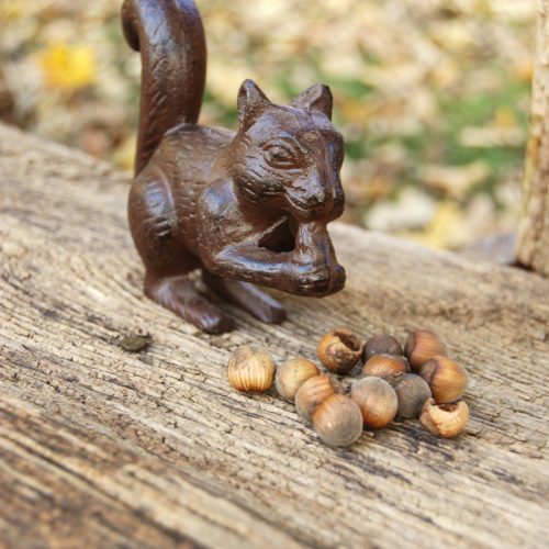Öntöttvas állatdísz, mókus, nagy